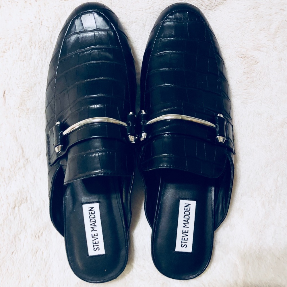 Brand new Steve Madden slide-on leather loafers